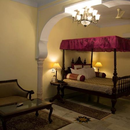 V Resorts Rajmahal 奥拉奇哈 外观 照片