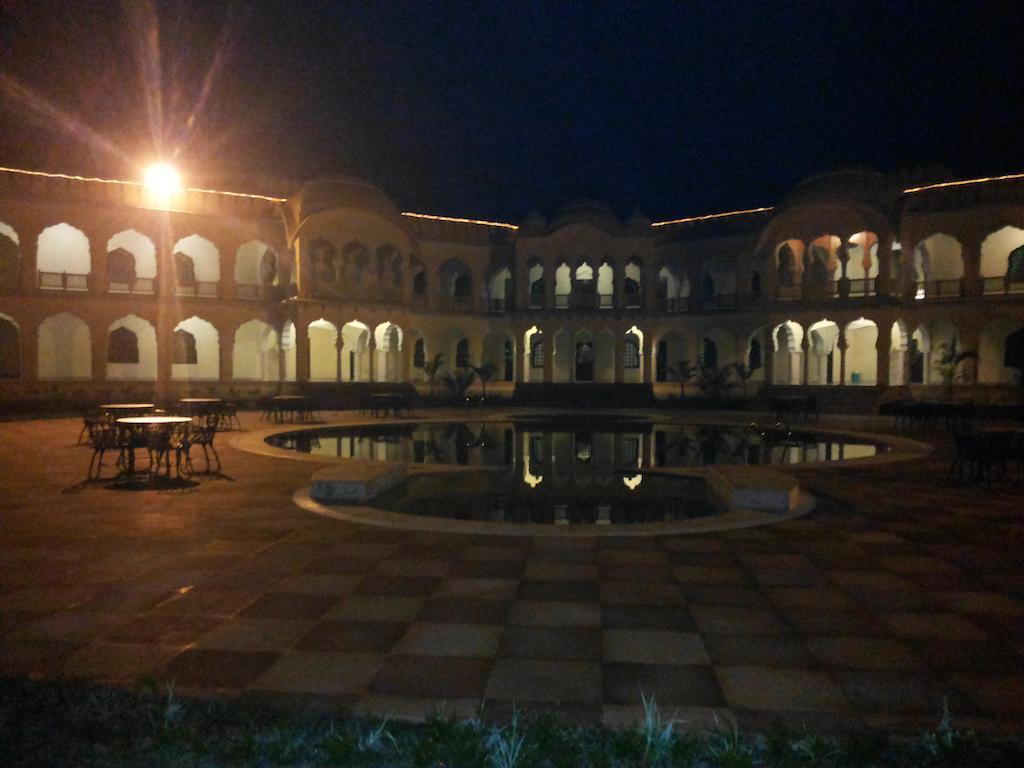 V Resorts Rajmahal 奥拉奇哈 外观 照片