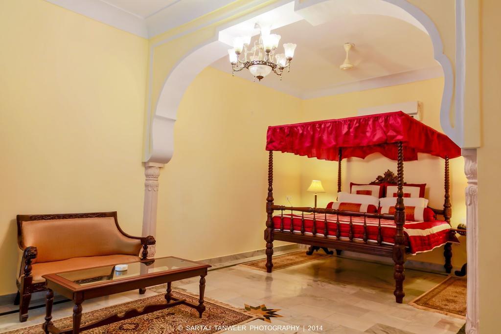 V Resorts Rajmahal 奥拉奇哈 外观 照片
