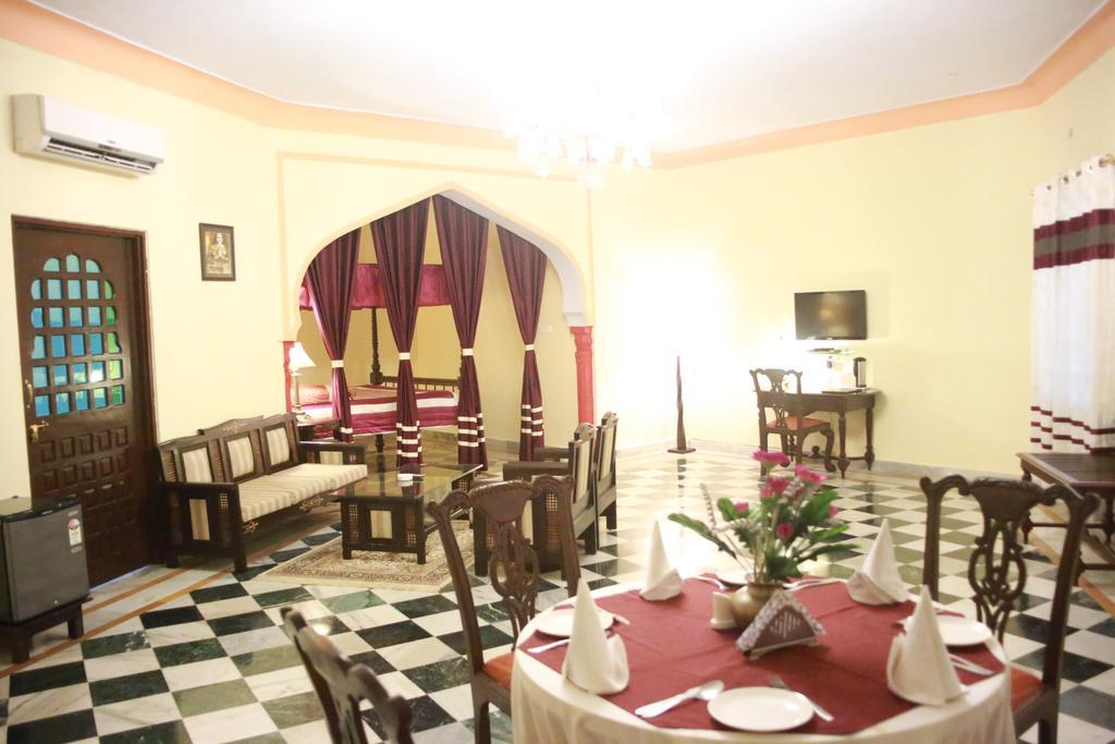 V Resorts Rajmahal 奥拉奇哈 外观 照片