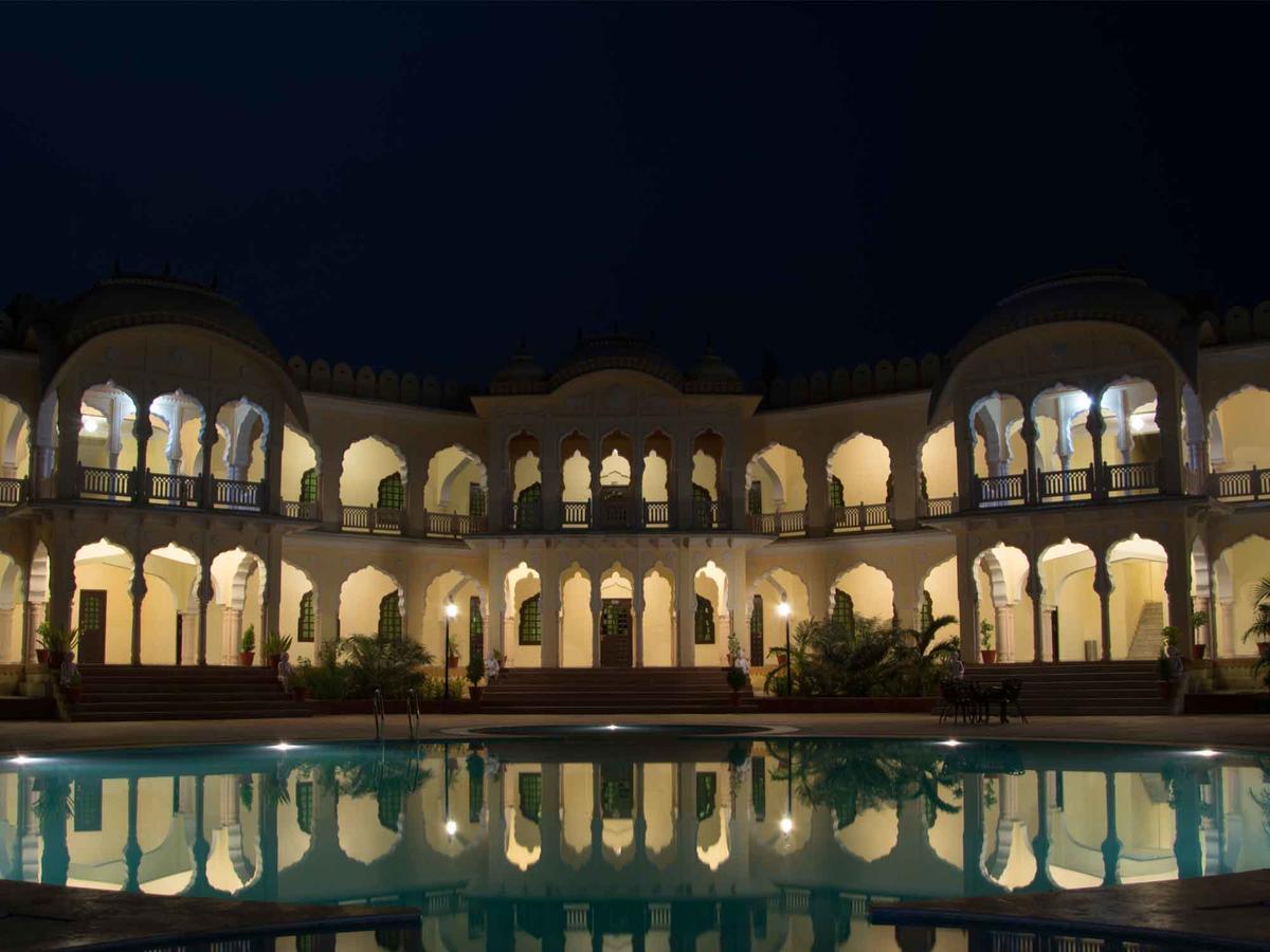 V Resorts Rajmahal 奥拉奇哈 外观 照片