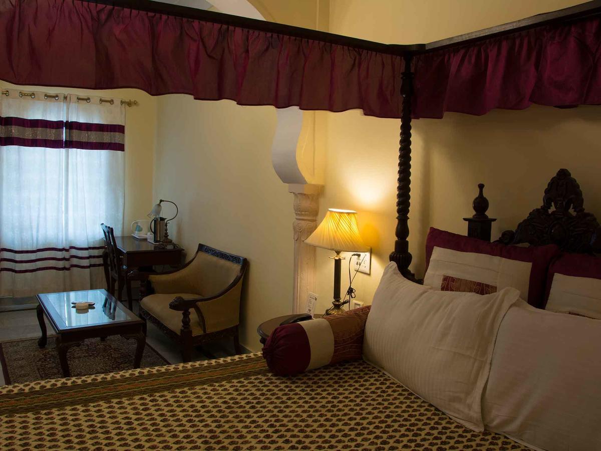 V Resorts Rajmahal 奥拉奇哈 外观 照片