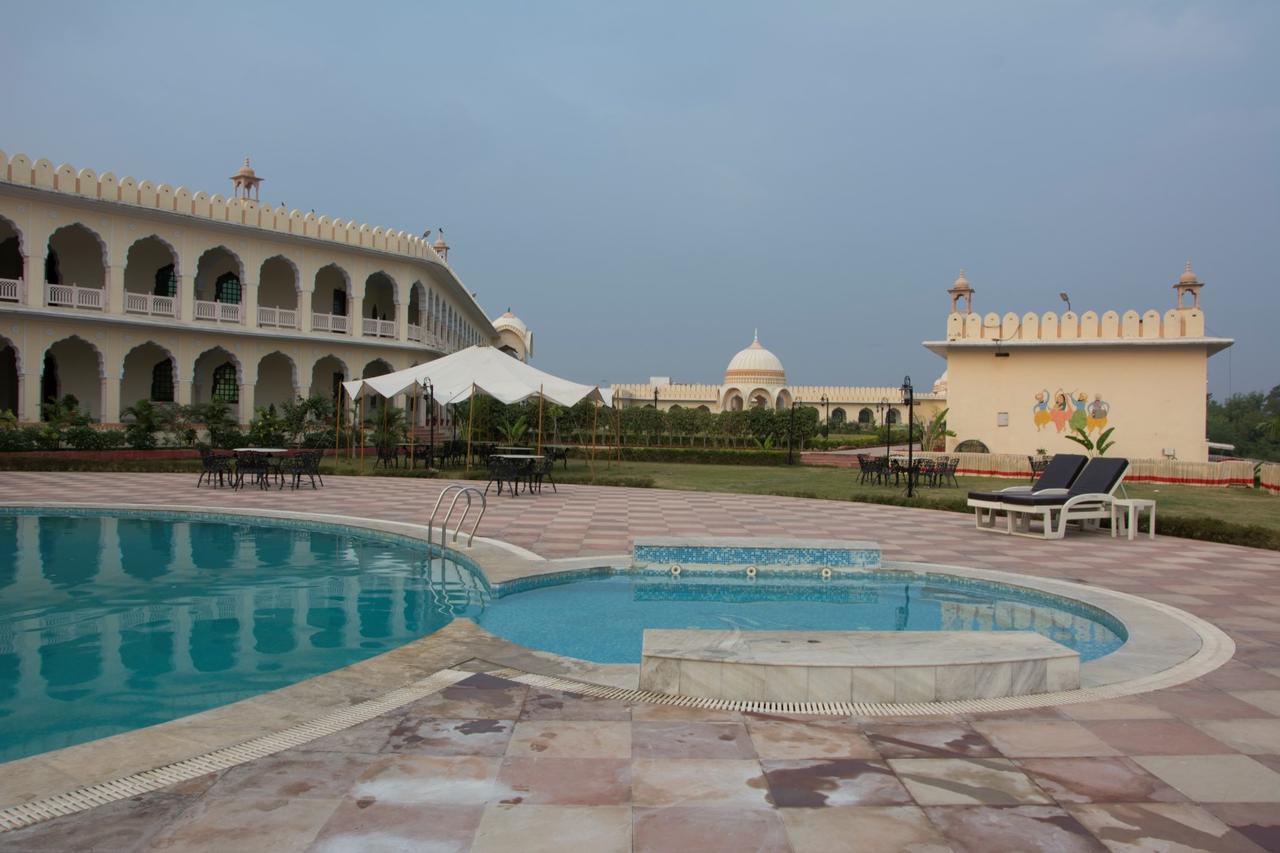 V Resorts Rajmahal 奥拉奇哈 外观 照片