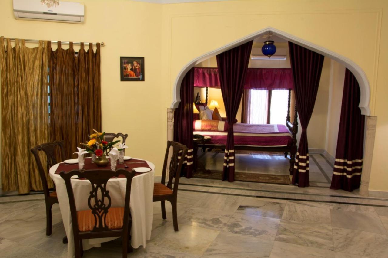 V Resorts Rajmahal 奥拉奇哈 外观 照片