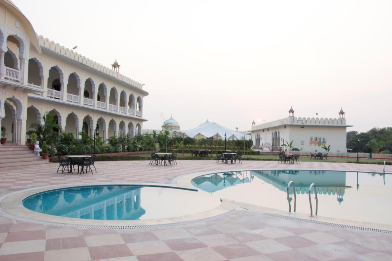 V Resorts Rajmahal 奥拉奇哈 外观 照片