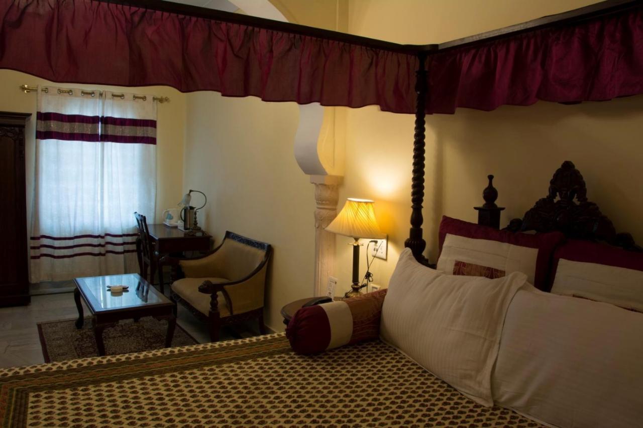 V Resorts Rajmahal 奥拉奇哈 外观 照片