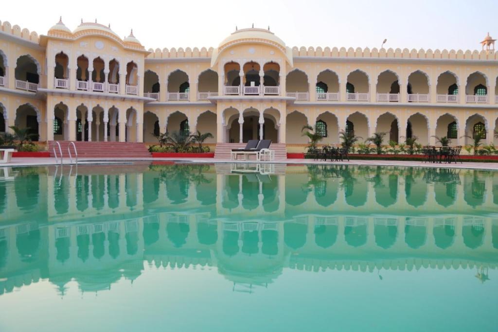 V Resorts Rajmahal 奥拉奇哈 外观 照片