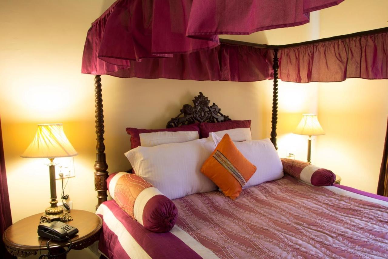 V Resorts Rajmahal 奥拉奇哈 外观 照片