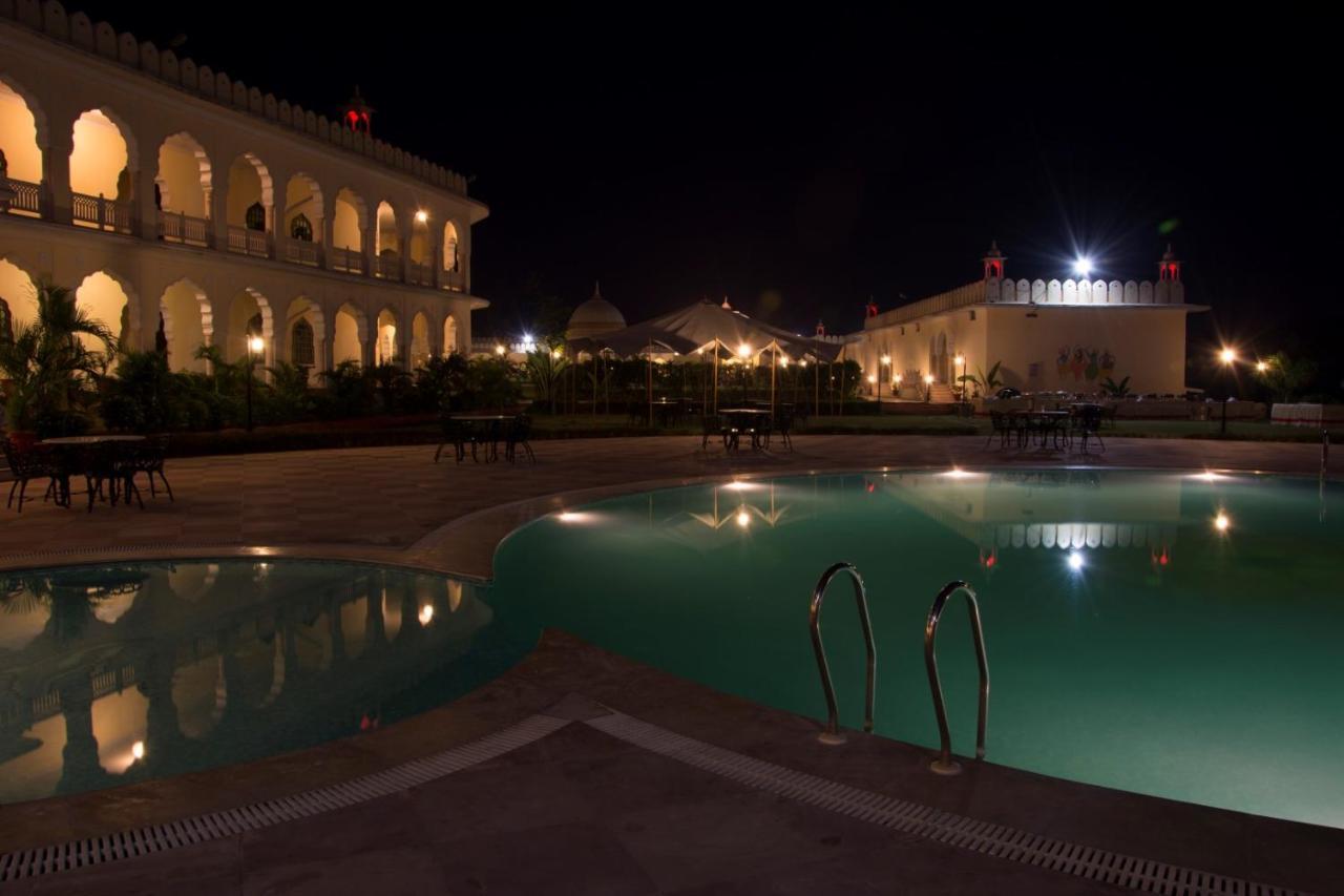 V Resorts Rajmahal 奥拉奇哈 外观 照片