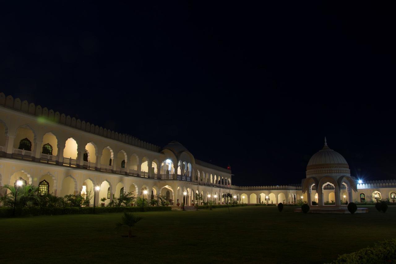 V Resorts Rajmahal 奥拉奇哈 外观 照片