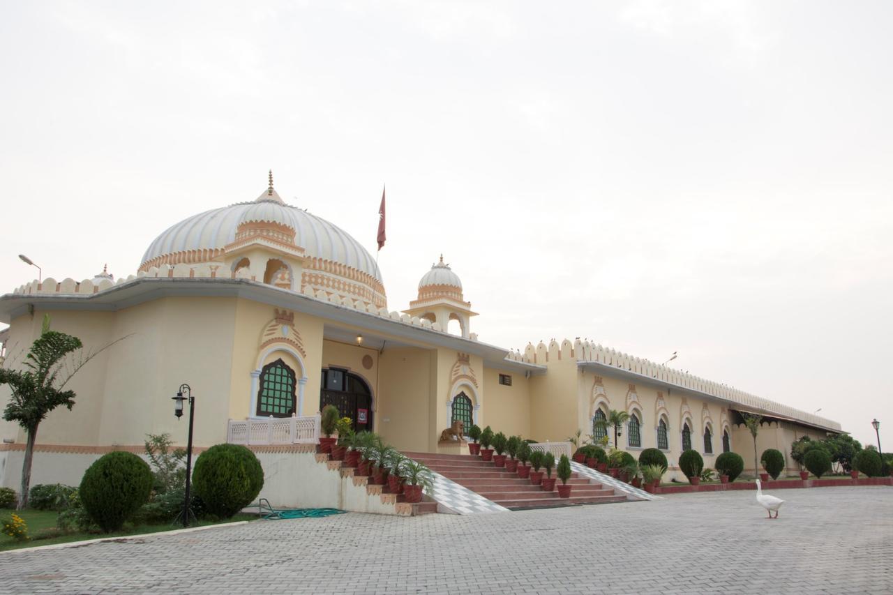 V Resorts Rajmahal 奥拉奇哈 外观 照片