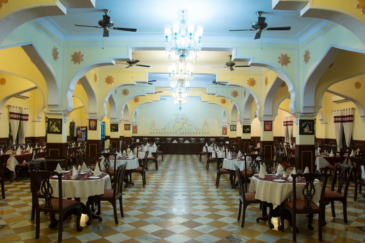V Resorts Rajmahal 奥拉奇哈 外观 照片
